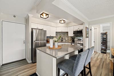 Downtown 2 bed 2 bath apartment  Main Photo