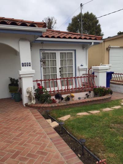 Room with private entrance and access to backyard  Main Photo