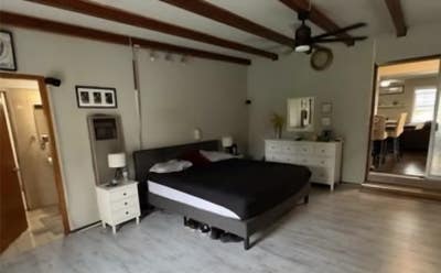 Renting large room  Main Photo