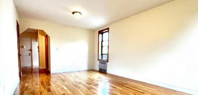 Spacious Studio Apartment in Prime Inwood- No Fee Main Photo
