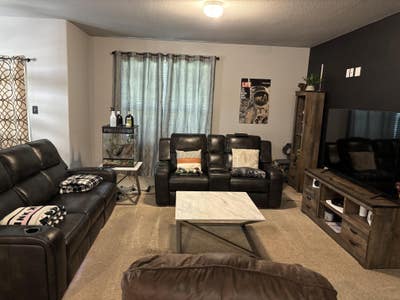 Very clean organized house, respectful roomates Main Photo