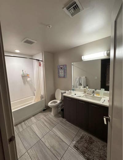 Private room with private bathroom  Main Photo