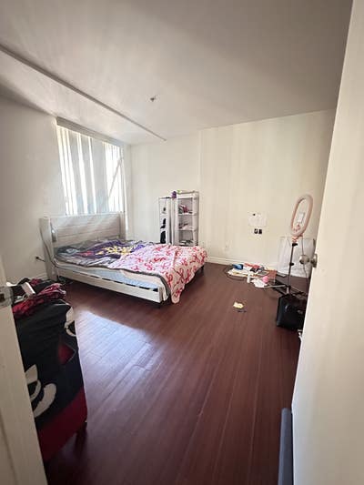 Beautiful Corner Unit In the Heart of KTown Main Photo