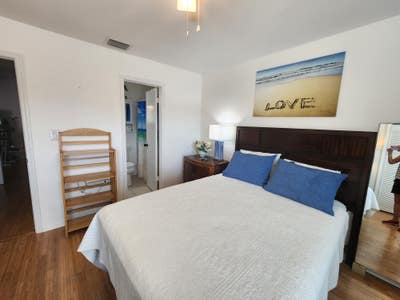 Spacious furnished Bedroom in South Sarasota  Main Photo