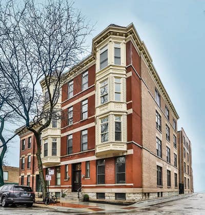Looking for a roommate to share this condo with  Main Photo