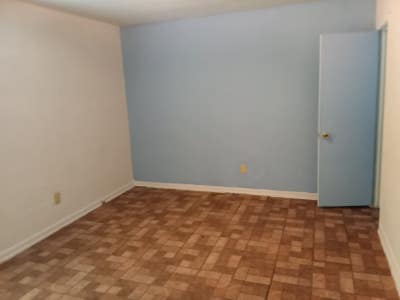 Unfurnished Room with private restroom  Main Photo