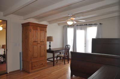 Large BR in a single house with commute_friendly  Main Photo