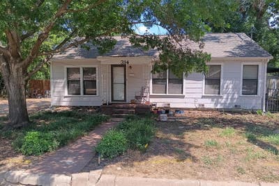 Large Room For Rent Near Denton Square Main Photo
