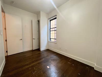 Rooms for rent Sept w laundry bike storage-J line Main Photo