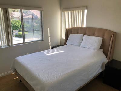 Funish room with shared bathroom Main Photo