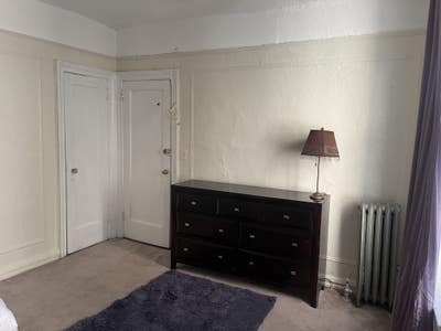 Spacious Affordable Room in Friendly Apt -$970 Main Photo