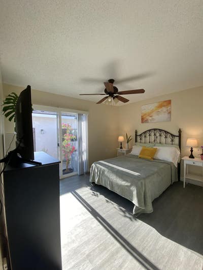 Comfortable Private Room with Private Bathroom and Main Photo