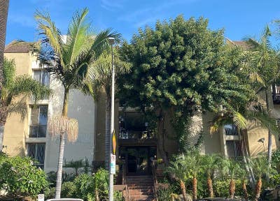 Modern 1 Bed Condo in LA  Main Photo