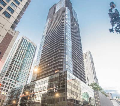 Chic 1 Bed Condo in Chicago  Main Photo