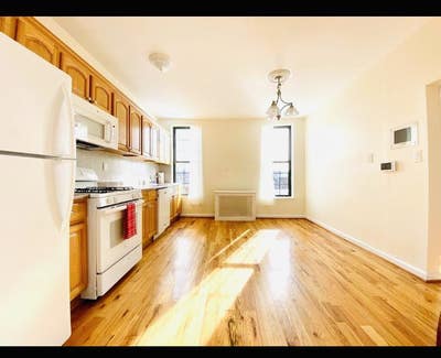 Beautiful room available in a gorgeous 2-bedroom Main Photo