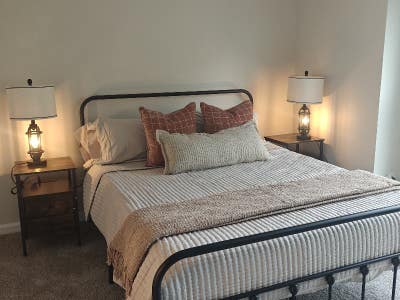 Furnished Room w Private Bath in Uptown All Utili Main Photo