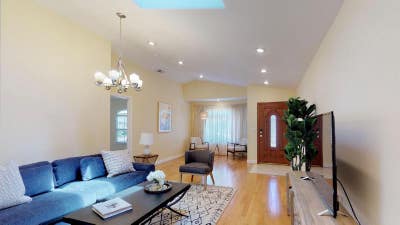 Private Sunny Room in Community Co_Living Home in  Main Photo