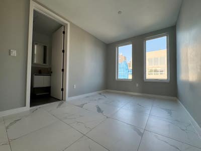 Room with full private bath - can come furnished  Main Photo
