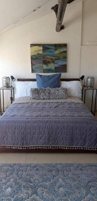 Your Cozy Loft Haven- Modern, Central & Just Yours Main Photo