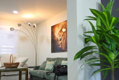 Modern Renovated Home  10 minutes from Airport 🚗  Main Photo