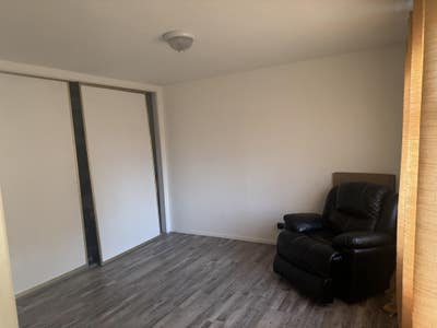 1 large room for rent  Main Photo