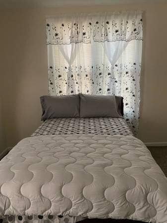 Spacious furnished room for rent utilities incl Main Photo