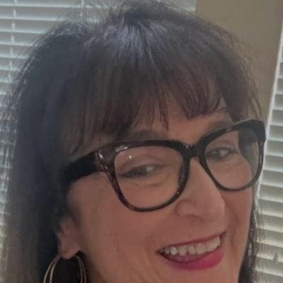 Woman looking for a room in Hermosa Beach Main Photo