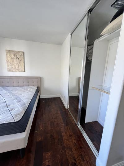 Large room in safe neighborhood - close to beach. Main Photo