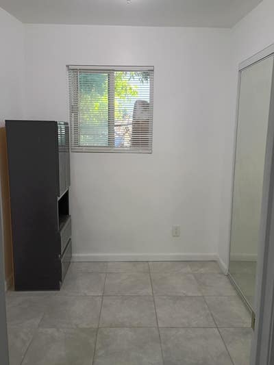 Room for rent in South Central  Main Photo