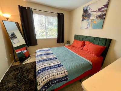 Cozy corner unit surrounded by lush greenery Main Photo