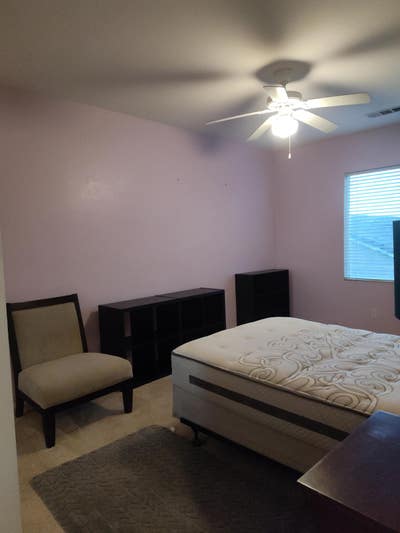 Large room for rent in Quartz Hill Main Photo