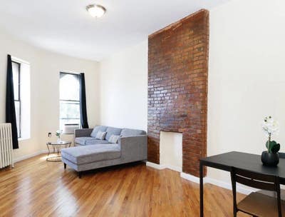 Room for Rent - 3 Bedroom Apartment Main Photo