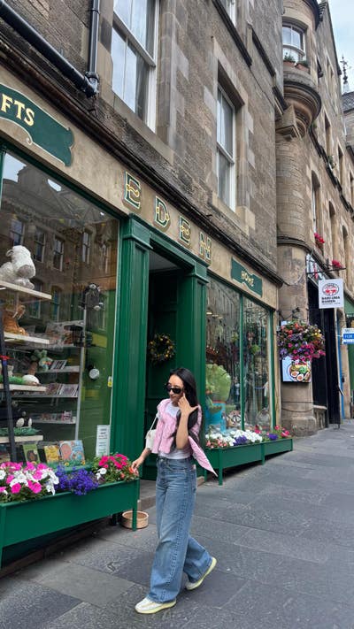 Female student looking for a room in Westwood Main Photo