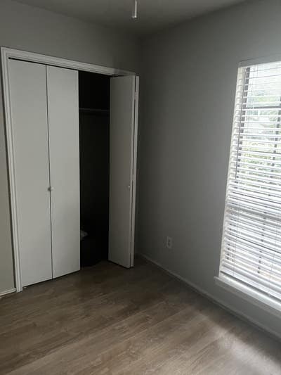 Looking for a roommate  Main Photo