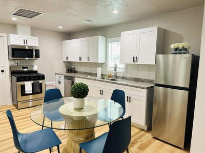 Spacious & Modern Houston Multiplex Close to Downt Main Photo