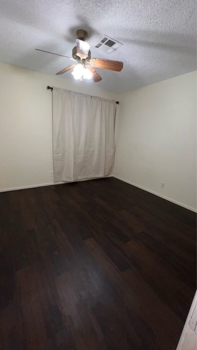 Room available  Main Photo