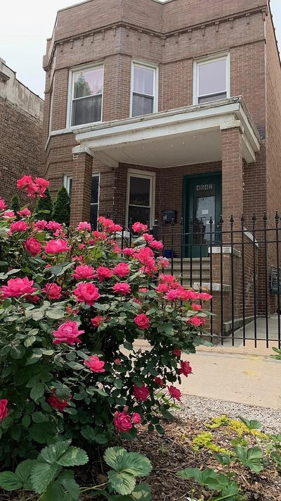 Need 3rd roommate. Albany Park. Brown line close! Main Photo