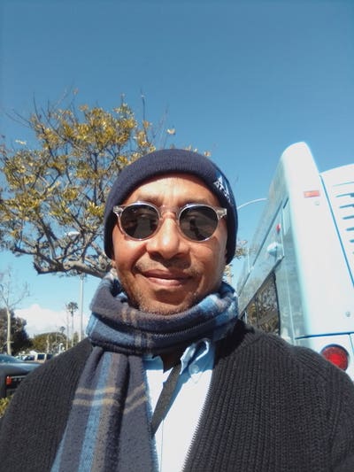 Looking to rent room. Single employed  Main Photo