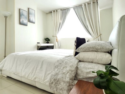 Fully-furnished room in the heart  of Downtown  Main Photo