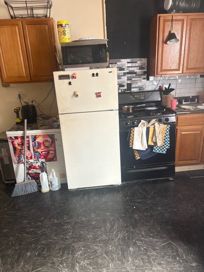 Room for rent available asap Main Photo