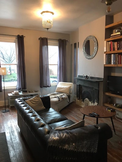 Great bedroom in artsy house Main Photo