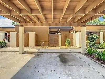 Private bedroom in a shared townhouse Main Photo
