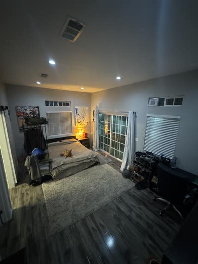 LARGE Master Bedroom in 3BR/3Bath home for rent Main Photo