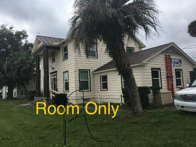  Room for Rent wBath Main Photo