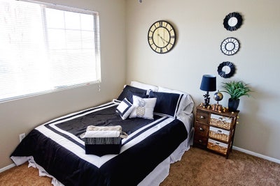 Great Room available! WIFI & Utilities included! Main Photo