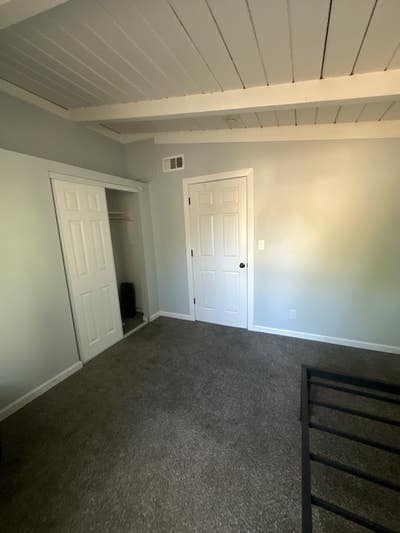 Room for Rent  Main Photo