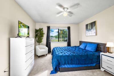 2 bed, 2 bath = no sharing roomie only. Wont find  Main Photo