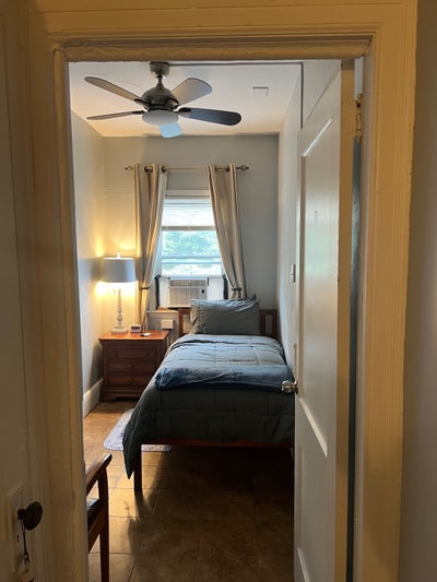 Furnished sunny small room, close to 7 train Main Photo