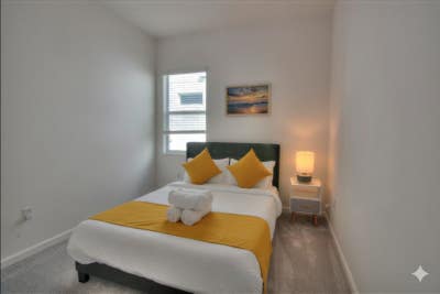 Affordable Queen Bedroom in Resort Home near Disn Main Photo