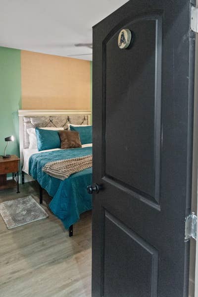  Hospitality Focused CoLiving  🚨 New & Fully Reno Main Photo